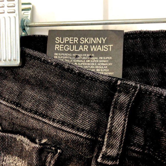 Distressed black jeans by Divided - Picture 3 of 8